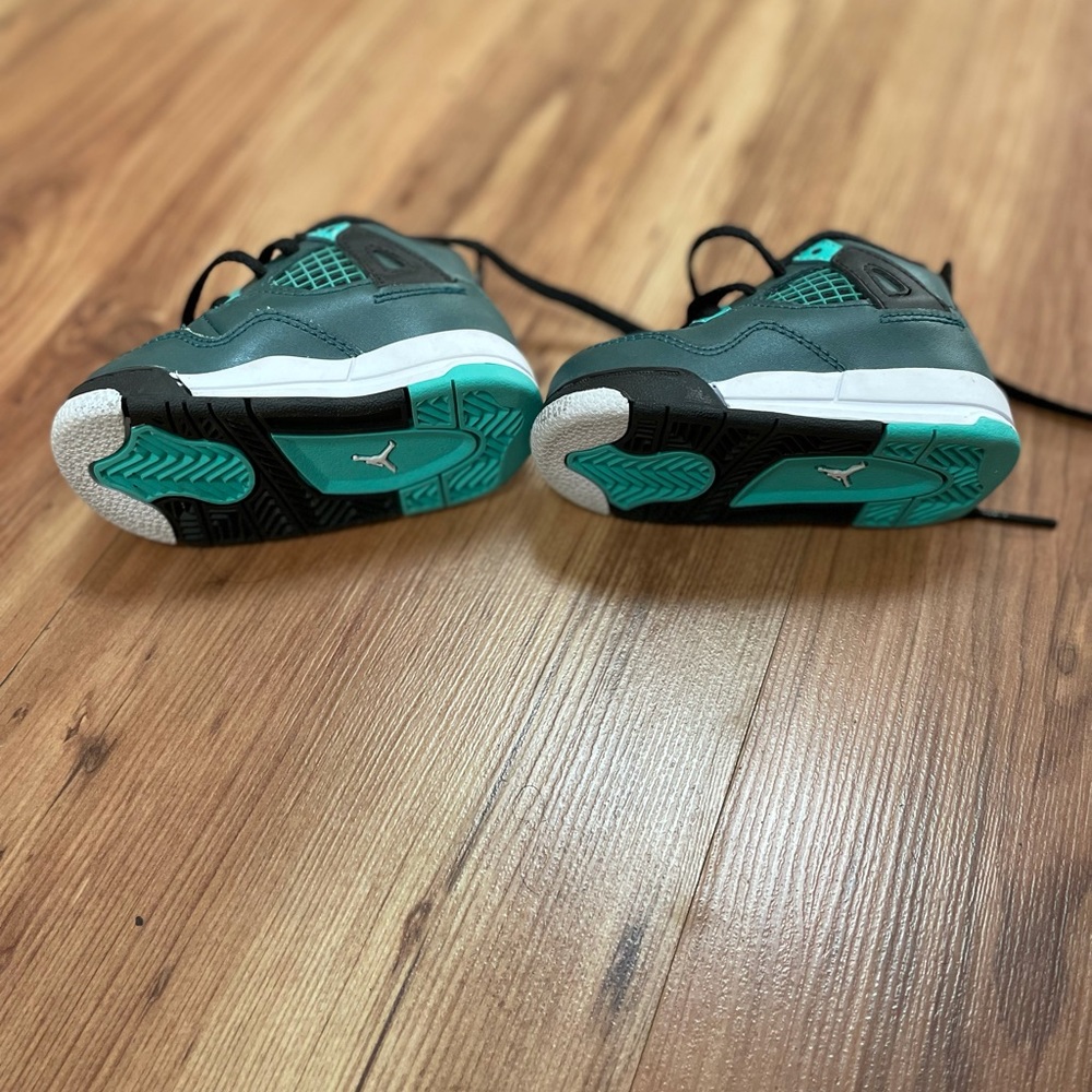 Jordan 2 Retro - Picture 2 of 3